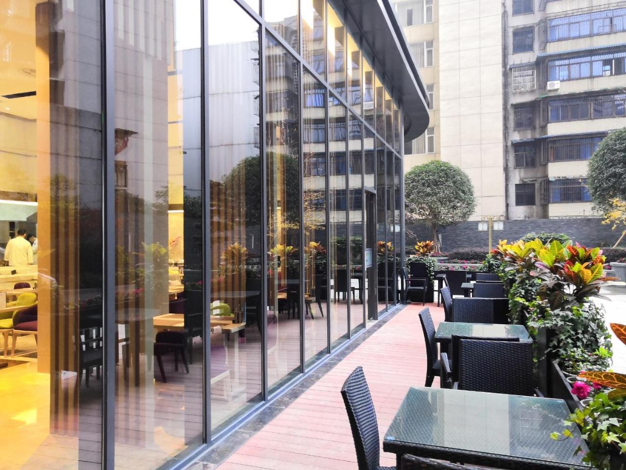 Mercure Chengdu Huapaifang Buitenkant foto